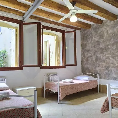 Habitación en casa particular Canal View